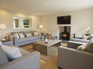 3 The Drive, Hillfield Village