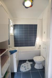 Garden apt near the beach kid pet friendly