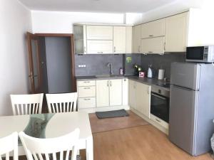 Amazing 2 bedroom apartment next to the beach