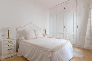 Central apartment with two bedrooms and a patio