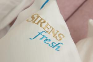 Luxury Sirens Fresh
