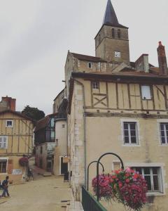 Maisons de vacances Les Escuries. Four bedroom gite near Montmorillon, Vienne 86. Cosy, peaceful, beautiful. : photos des chambres