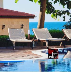 Modern apt in the gorgeous Garden of Eden Complex