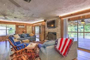 Charming Abode w Dock on the Suwannee River