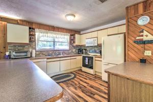 Charming Abode w Dock on the Suwannee River