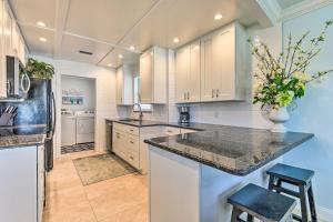 Steps to Ocean and Bay Bradenton Beach Townhome!