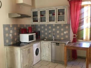 Maisons de vacances Maison confortable avec balcon au coeur de Cadouin, proche de Dordogne et grands sites touristiques - FR-1-616-196 : photos des chambres