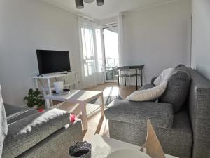 MustSEA Apartment - SEA VIEW, free parking, reception 24h