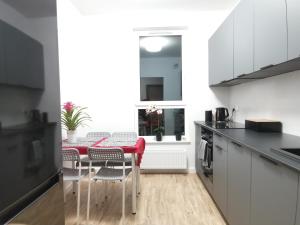 MustSEA Apartment - SEA VIEW, free parking, reception 24h