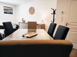 Appartements ⁂⁂ LE GRAND DUC Appartement [CLEDICIHOME] / Magnifique vue sur les montagnes / 4 KMs DE GERARDMER ! ⁂⁂ : photos des chambres