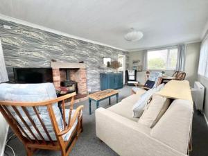2 bedroom chalet bungalow on Humberston Fitties.