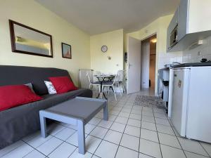 Appartements Appartement Chatelaillon-Plage, 2 pieces, 4 personnes - FR-1-246-557 : photos des chambres