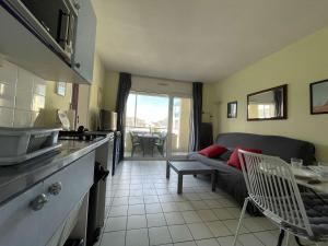 Appartements Appartement Chatelaillon-Plage, 2 pieces, 4 personnes - FR-1-246-557 : photos des chambres