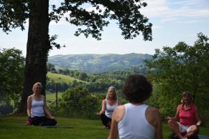 Maisons de vacances Mountain retreat in the Pyrenees, glorious views, fire pit & pool - Sleeps 14 : photos des chambres