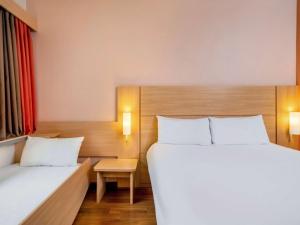 Hotels ibis Toulouse Aeroport : Chambre Standard avec 1 Lit Double et 1 Lit Simple