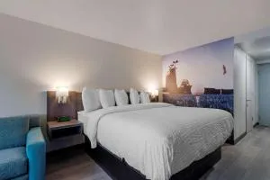 Clarion Pointe McDonough - ماكدونو