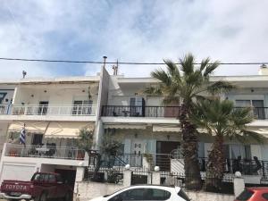 E & F sea view flat