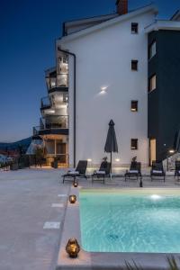 Villa Adriatic, Apartment Enio with swimming pool, panoramic sew view, free parking 