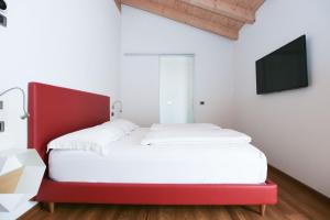 Junior Suite with Balcony and Vineyard View