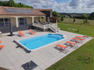villa 15 personnes avec piscine et terrain de pétanque