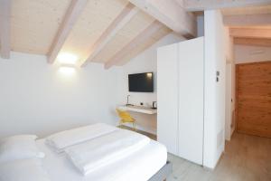Deluxe Double Room with Balcony and Vineyard View