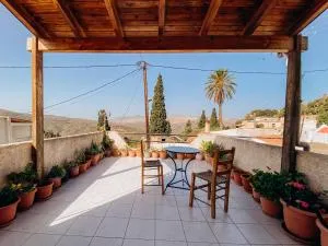 HILL SANDALI HOUSE - Zíros