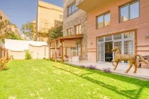 Spacious Garden Duplex near JW Marriott - Burg el-Ḥudûd
