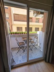 Vive Valencia con playa y metro cerca