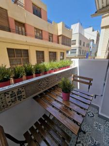 Vive Valencia con playa y metro cerca