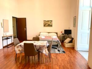 InNeapolis. Nel cuore della città