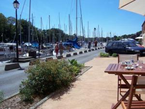 Maisons de vacances Tranquil rustique gite couples only pres Rochefort en Terre : photos des chambres