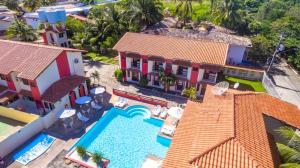 Condominio com piscina e ótima localização.