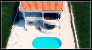 Villa Bella By The Sea - Heated Pool, Jacuzzi, Sauna