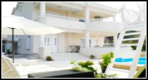 Villa Bella By The Sea - Heated Pool, Jacuzzi, Sauna 