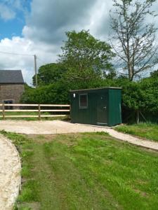 orchard meadow shepherd huts leek-buxton-ashbourne