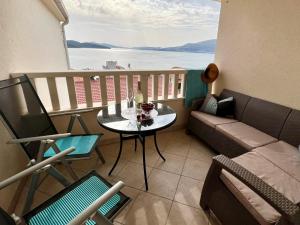 Penthouse Apartment LUX with a panoramic view, located on the beachfront of Ciovo-Trogir