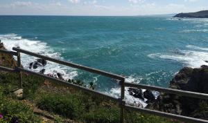 Campings MOBILE HOME VUE DIRECTE SUR MER Cerbere : Chambre Double avec Salle de Bains Privative Extérieure