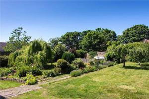 Luxury 5-bed Villa - Winfields House