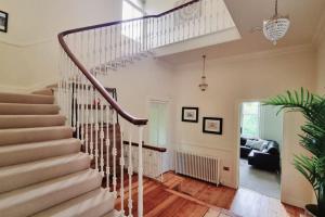 Luxury 5-bed Villa - Winfields House