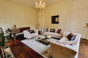 Luxury 5-bed Villa - Winfields House