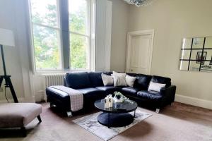 Luxury 5-bed Villa - Winfields House