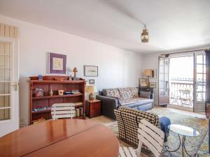 Appartement de caractère avec balcon et parking à 2 pas de la plage, centre historique de Saint-Jean-de-Luz - FR-1-4-577