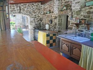 Maisons de vacances Mes Maisons Gardoises comprises of Two Gites sleeping 14 with Two Private Pools, Kids Room, Laundry room, Disco Theatre plus free WiFi! : photos des chambres