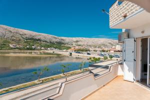 Apartment Lazić Pag 