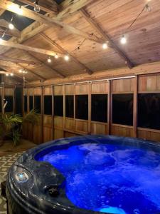 Cosy Lakeside Chalet With Option to add Private Hot Tub