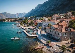 Montenegro Hostel 4U - Котор