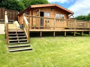 The Postage Stamp Cabin - Llangarren