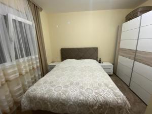 Lovely Green Eden and free parking place