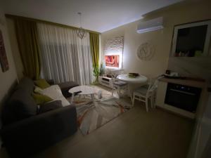 Lovely Green Eden and free parking place