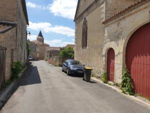 B&B / Chambres d'hotes Tusson, Charente - Bed & Breakfast - Large King Room : photos des chambres